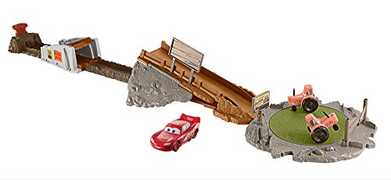 Giocattolo Mattel FLK03. Cars. Pista Sfida I Trattori Di Smokey Mattel