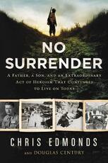 Libro in inglese No Surrender: A Father, a Son, and an Extraordinary Act of Heroism That Continues to Live on Today Christopher Edmonds Douglas Century