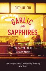 Libro in inglese Garlic And Sapphires Ruth Reichl