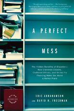 Libro in inglese A Perfect Mess: The Hidden Benefits of Disorder--How Crammed Closets, Cluttered Offices, and On-the-Fly Planning Make the World a Better Place Abrahamso