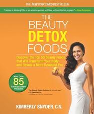 Libro in inglese The Beauty Detox Foods: Discover the Top 50 Superfoods That Will Transform Your Body and Reveal a More Beautiful You Kimberly Snyder
