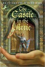 Libro in inglese The Castle in the Attic Elizabeth Winthrop