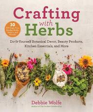 Libro in inglese Crafting with Herbs: Do-It-Yourself Botanical Decor, Beauty Products, Kitchen Essentials, and More Debbie Wolfe