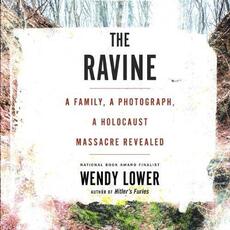 Libro in inglese The Ravine: A Family, a Photograph, a Holocaust Massacre Revealed Wendy Lower