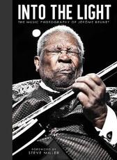 Libro in inglese Into the Light: The Photography of Jerome Brunet Jerome Brunet Steven Miller