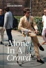 Libro in inglese Men In This Town: Alone In A Crowd Giuseppe Santamaria
