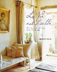 Libro in inglese La Vie est Belle: The Elegant Art of Living in the French Style Henrietta Heald