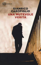 Libro Una mutevole verità Gianrico Carofiglio