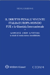 Il diritto penale vivente Italia-Europa-Mondo l'UE e la giustizia internazionale. La società il reo la vittima la triade di tutela tuttora insoddisfatta