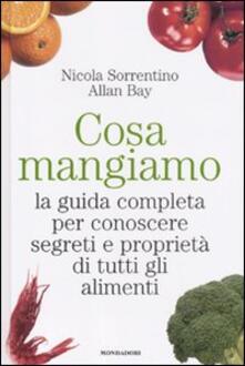 Cosa mangiamo. La guida completa per conoscere segreti e proprietà di tutti gli alimenti.pdf