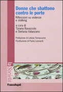 Libro Donne che sbattono contro le porte. Riflessioni su violenze e stalking
