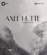Libro in inglese Axel Hutte: Fantasmi e Realta