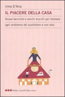 Il piacere della casa. Nuove tecniche e vecchi trucchi per risolvere ogni problema del quotidiano e non solo.pdf